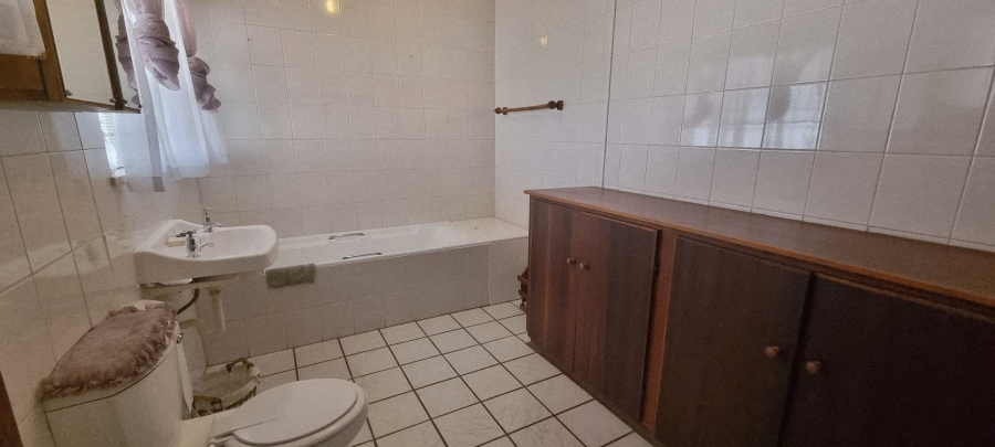 6 Bedroom Property for Sale in Roodewal Free State